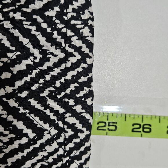 Chicos Chevron Pattern Quilted Vest Ruched Black Collar Zip Front Pockets Size 8 - Picture 12 of 12